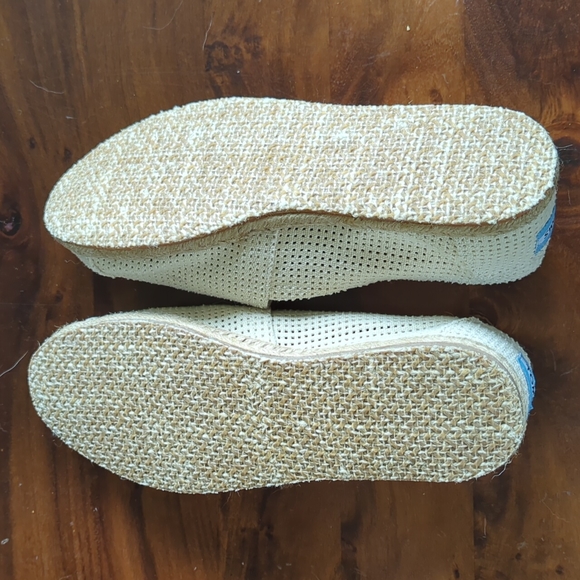 Beige burlap 8.5 Toms - unworn! - Picture 3 of 4